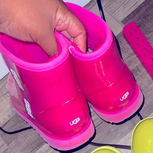 Hot pink Ugg’s size 5